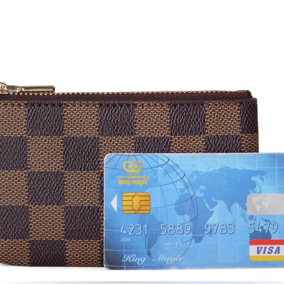 Checkered Wallet Keychain - Picture 4 of 8